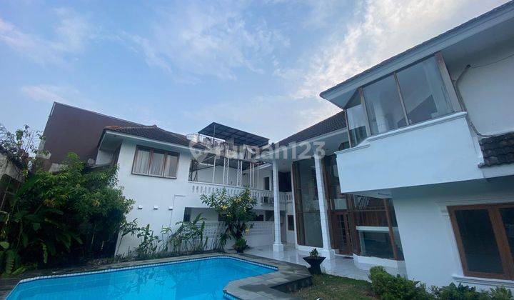 Rumah Modern Mewah Kolam Renang dan Tanah Luas di Kebayoran Baru Cipete Utara Jakarta Selatan