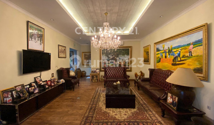 Rumah 2 Bangunan dan Kolam Renang Dijual di Cilandak 2