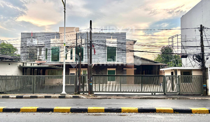 Ready-to-Use Office Shophouse, Spacious Parking, Strategic Location in Pasar Minggu. Ready-to-Use Office Shophouse, Spacious Parking, Strategic Location in Pasar Minggu.