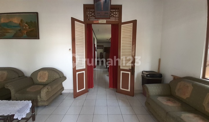 Rumah Lama Tanah Luas Cocok untuk Kafe Resto dan Usaha Lainnya di Kota Depok 2