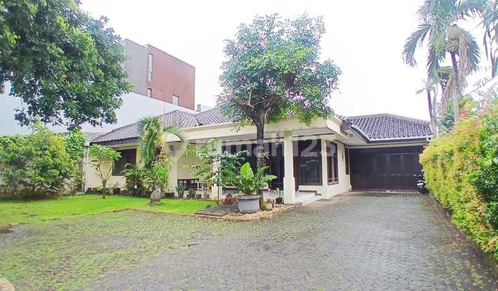 Rumah Tepi Jalan Utama Dikontrakan Tanah Luas Area Parkir Besar Lokasi Strategis di Pasar Minggu Jakarta Selatan