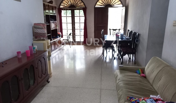 One-Story House on a Large Plot in Jagakarsa, South Jakarta 2