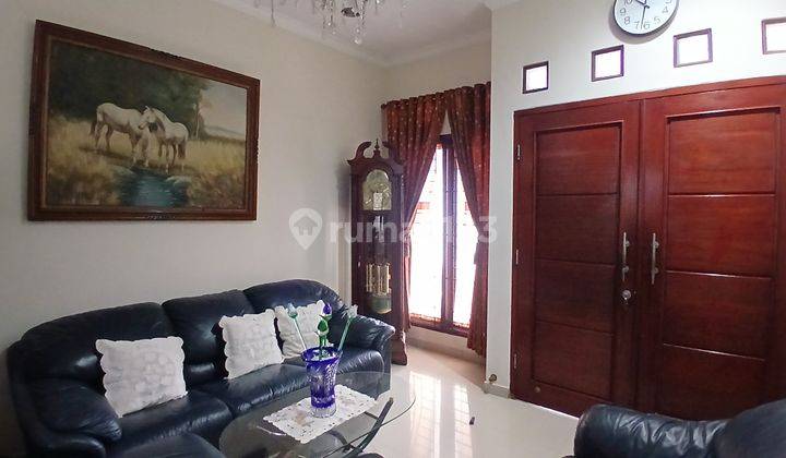 ruang tamu rumah 1,5 lantai dijual murah