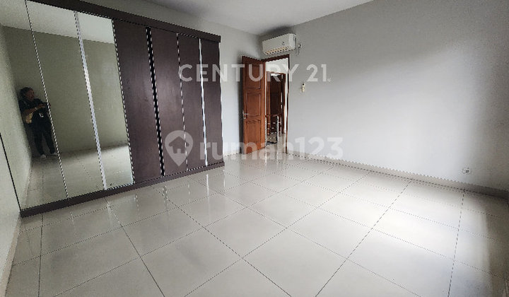 Simple Ready-to-Live House in Kebayoran Baru, South Jakarta 2