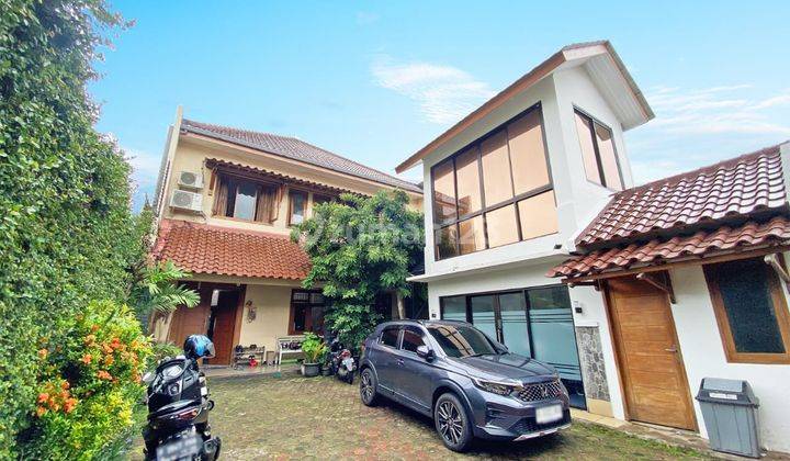 Rumah 2 Lantai Bagus Dengan Kolam Renang Semi Furnished di Jati Padang, Jakarta Selatan 1