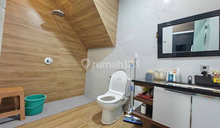 Rumah 3 Lantai Bagus furnished puri        2