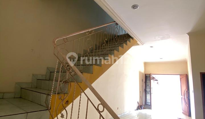 Shm House In Taman Sari Roadside Location