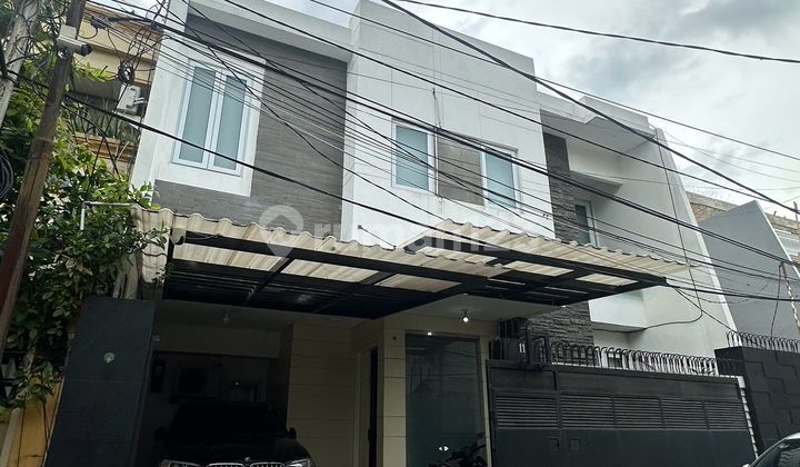 Rumah 2.5 Lantai Semi Furnished Siap Huni
