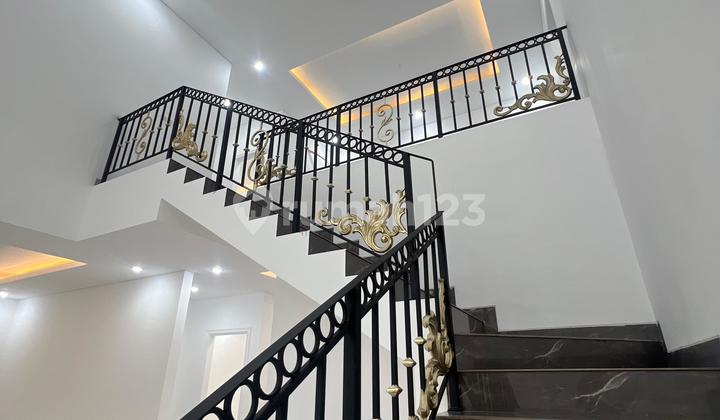 Rumah Mewah Dekat Pusat Perbelanjaan Sektor 9-Bintaro, Tangerang Selatan Rumah Mewah Dekat Pusat Perbelanjaan Sektor 9-Bintaro, Tangerang Selatan