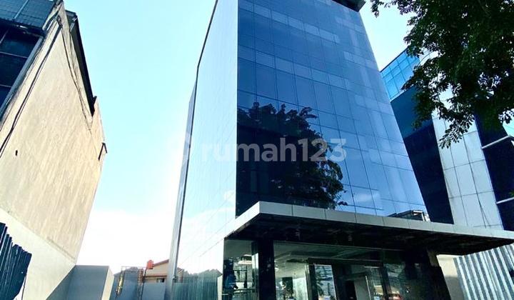 Jual Gedung Kantor Terletak Di Jalan Warung Buncit Raya, Salah Satu Kawasan Komersial Yang Berkembang Pesat Di Jakarta Selatan, Gedung Ini Memiliki Konektivitas Yang Sangat Baik Baik Dengan Transportasi Pribadi Maupun Umum.