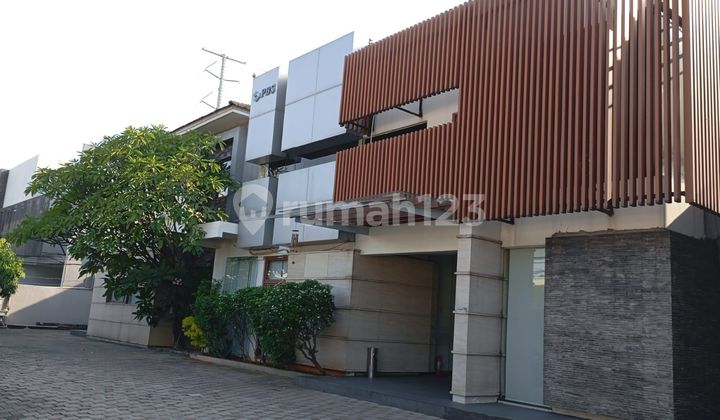 Disewakan Rumah Usaha Cocok Untuk Kantor, Cafe, 2 Lantai di Kebayoran Baru Jakarta Selatan 