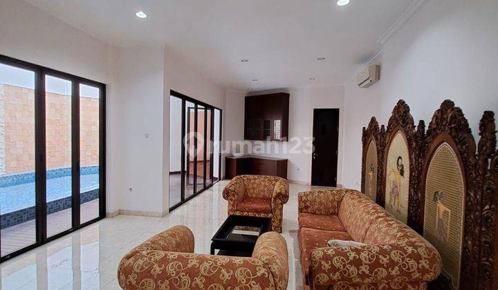 For Rent American Classic House
hang Lekir-Keb Baru
jakarta Selatan - Luas Tanah 650m2
luas Bangunan 800m2 2