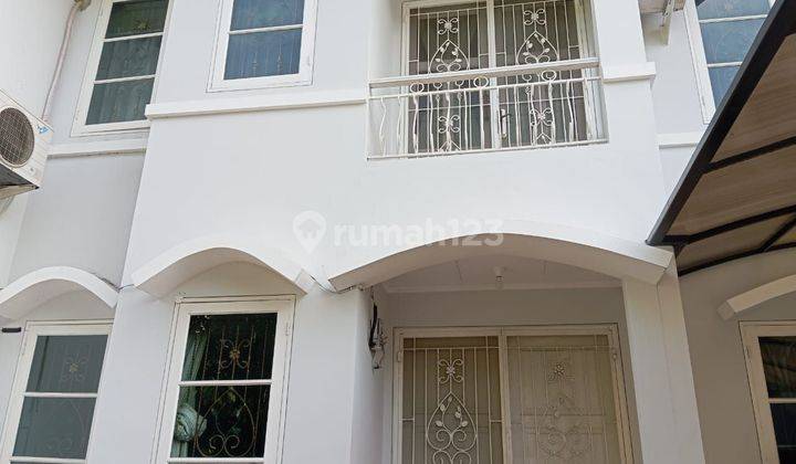 Jual Rumah Cantik Siap Huni
gading Arcadia
kelapa Gading - Jakarta Utara 

2 Lantai 
uk. 8x15 
lt 120 M² 2