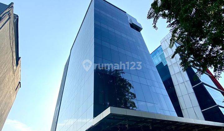 Jual Gedung Kantor Terletak Di Jalan Warung Buncit Raya, Salah Satu Kawasan Komersial Yang Berkembang Pesat Di Jakarta Selatan, Gedung Ini Memiliki Konektivitas Yang Sangat Baik Baik Dengan Transportasi Pribadi Maupun Umum. 2