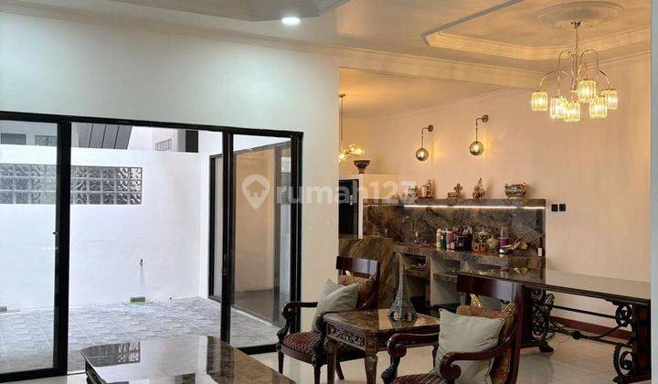 Disewakan Rumah Di Area Senopati Scbd Jakarta Selatan 5+2 Br Furnish  2