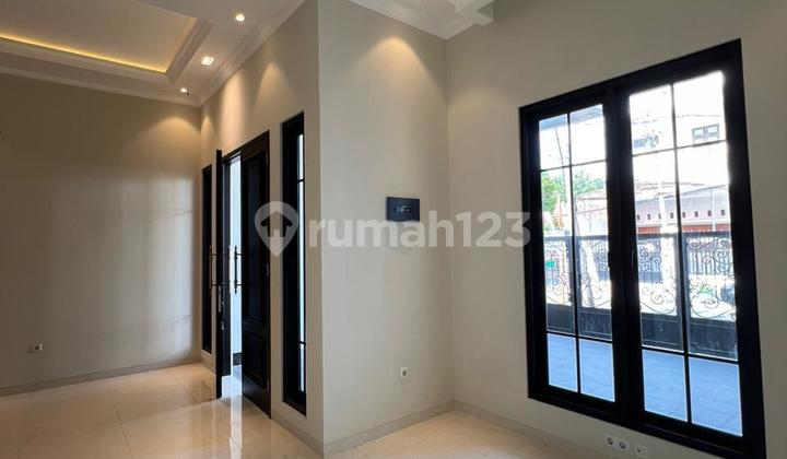 Cempaka Putih, Central Jakarta Land Area: Approximately 115 m² Building Area: Approximately 200 m² 2