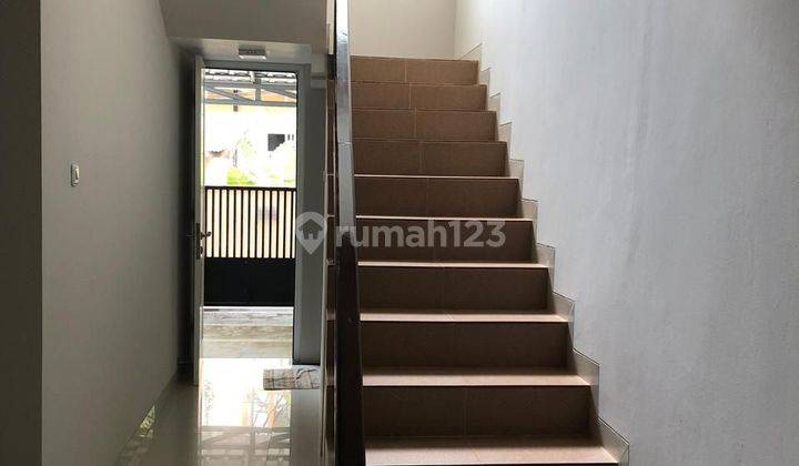 For Rent
rumah 2lantai  Siap Huni Rapi Bersih 
jl. Kimia Menteng 
jakarta Pusat
luas 108 M
3+1 = 4 Bedroom* 2