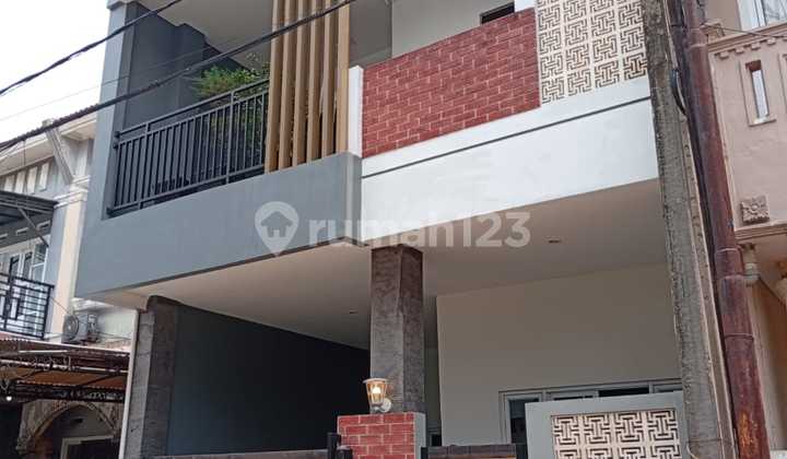Di Jual Cepat Rumah Baru Semi Furnish Di Taman Harapan Baru Bekasi.