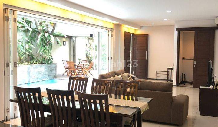 Disewakan Rumah Furnish Ada Swimmingpool Siap Huni 
area Senopati Scbd, Jakarta Selatan 
 1