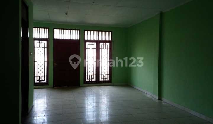For Rent: 2.5-Story Shop House in Buaran, East Jakarta 2
