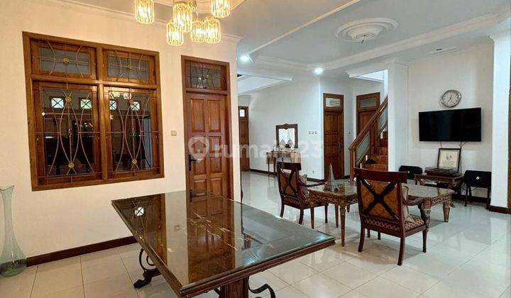 Disewakan Rumah Di Area Senopati Scbd Jakarta Selatan 5+2 Br Furnish  2