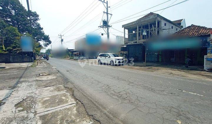 Tanah Bonus Bangunan Strategis Di Pinggir Jalan Raya Cebongan-Seyegan. Sangat Cocok Untuk Usaha, Kantor Atau Kost.  1