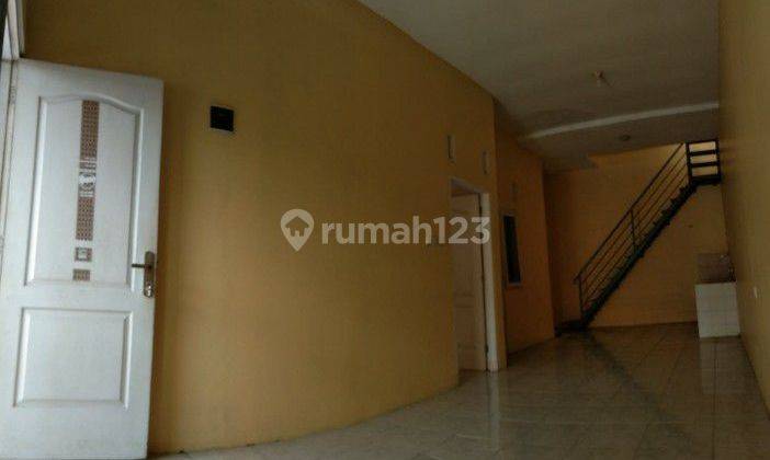 ruang keluarga rumah di perum permata intan
