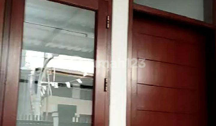 Three-story wing house Kalipah Apo Bandung.