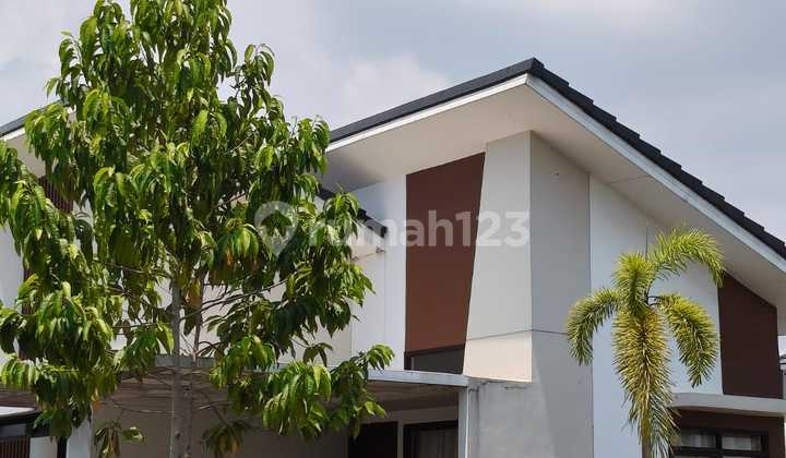 1-Story House Hoek Padmagriya Podomoro