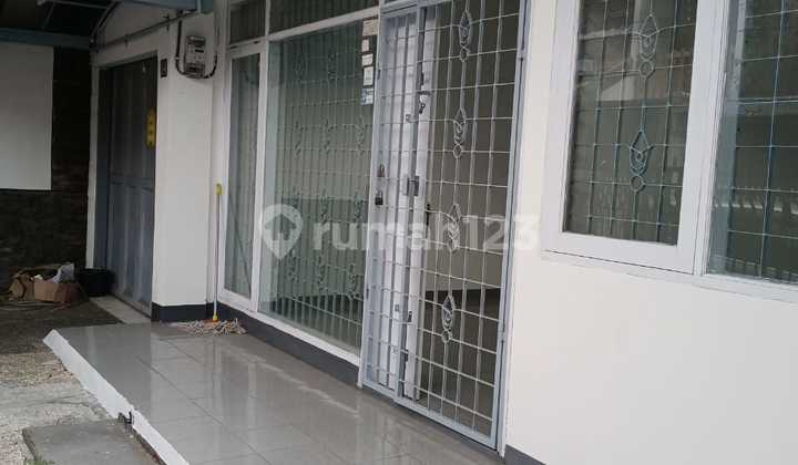 2-Story House Ready to Live In Strategic Location City Center 2-Story House Ready to Live In Strategic Location City Center