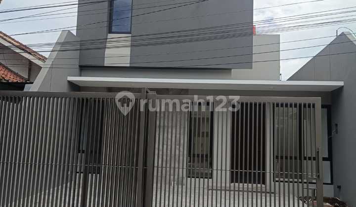 Rumah Baru 2 LT Pusat Kota Strategis Smart Door Lock