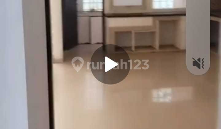 2-Story House Ready to Live In City Center Comfortable Location