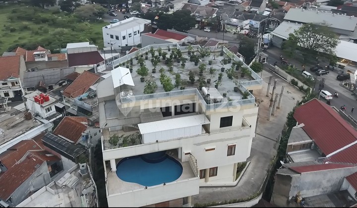 Rumah 3 Lantai Super Luxury Ada Kolam Renang Rumah 3 Lantai Super Luxury Ada Kolam Renang