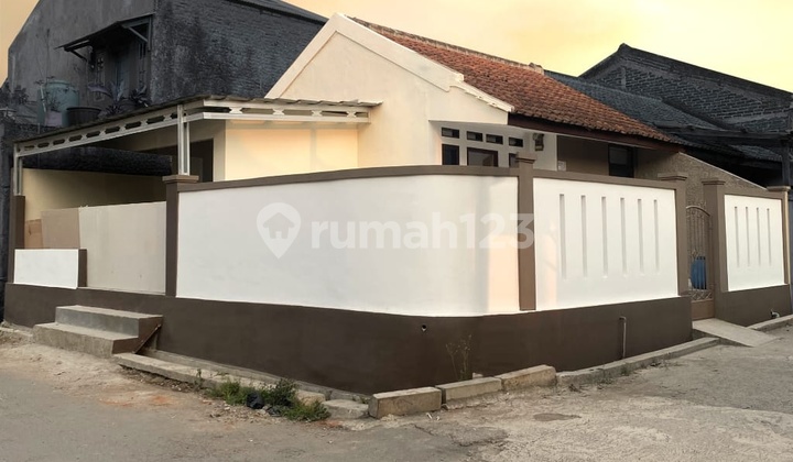 Corner House Fully Renovated + Business Kiosk Near Kharisma Cimareme Hospital