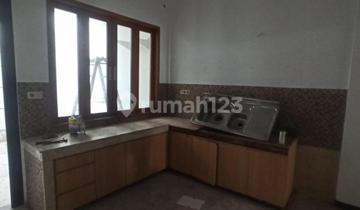 3-Storey Shop House with Rooftop, Margacinta Main Road, Suitable for All Types of Businesses. 2