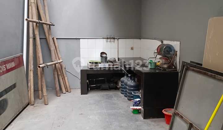 3-Story Shophouse Main Road Ready to Live In City Center 2