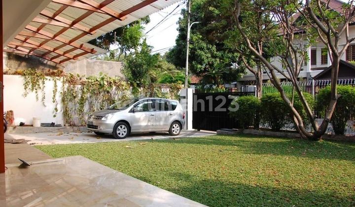 Vintage house for sale in Menteng, Central Jakarta 2