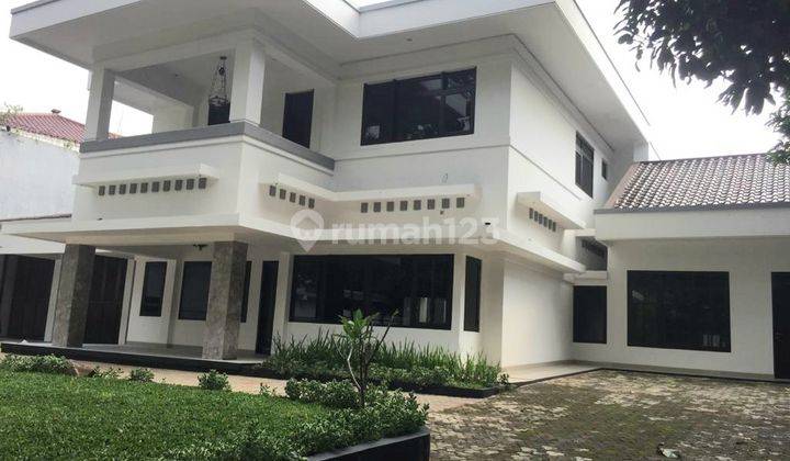 Rumah Mewah Minimalist Bangunan Terawat,siap Huni ,halaman Rumah Luas  1