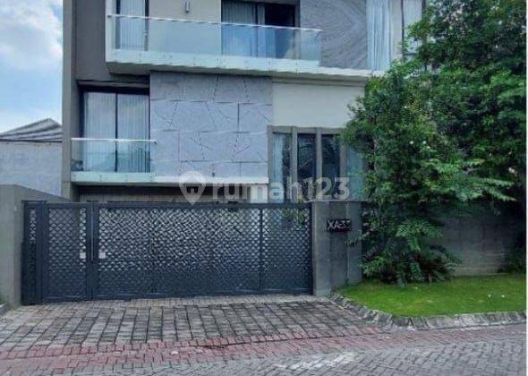 Rumah di Graha Family Surabaya Barat Modern Minimalis  1