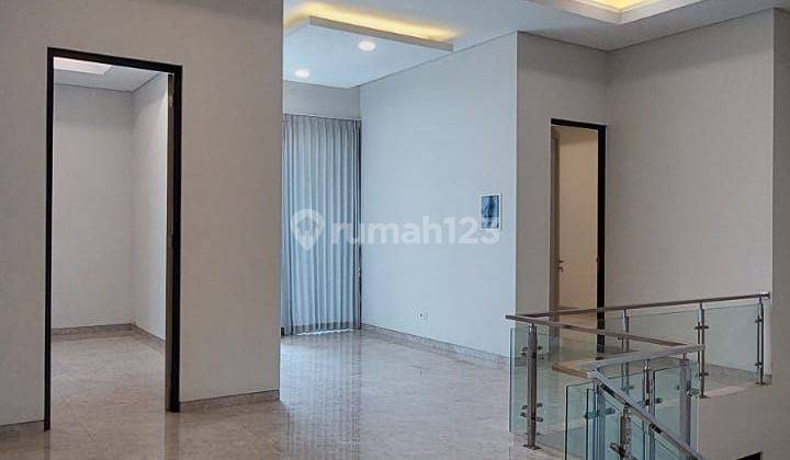 Rumah di Graha Family Surabaya Barat Modern Minimalis  2