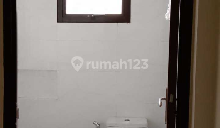 Dijual Rumah 2Lt East Asia Green Lake City 2