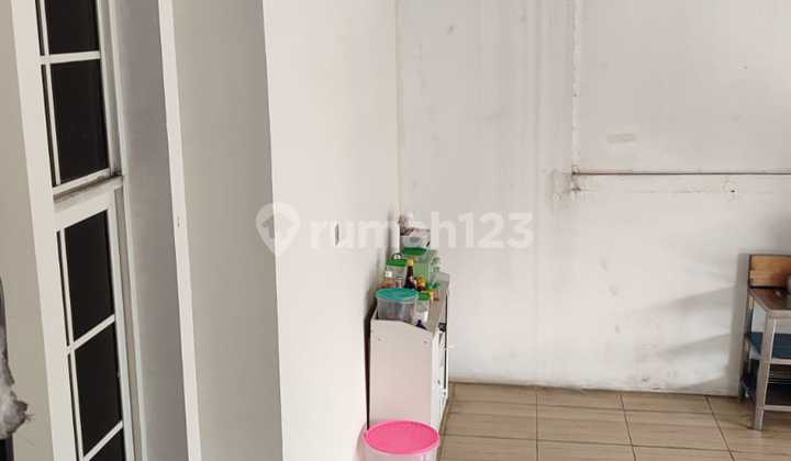 For Sale 3-Story European Luxury Home in Greenlake City