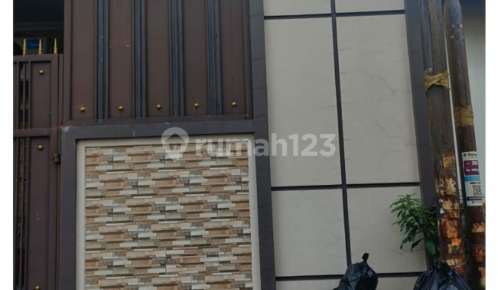 Nice Ready-to-Occupy House in Poris Indah Tangerang, Strategic Location, Negotiable 1