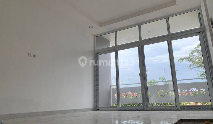 Dijual Rumah 3,5Lantai hoek Taman Palem Jakbar 1