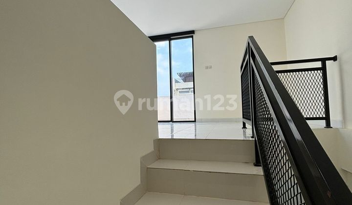Rumah cantik 3Lantai Metland puri Tangerang 2