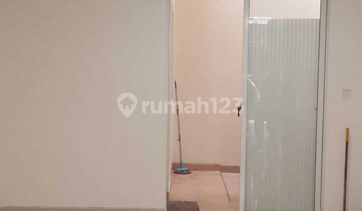 For Rent 2-Story American House in Greenlake City 2