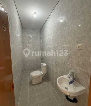 Rumah Siap Huni di Kav Dki Jakarta Barat Lokasi Strategis Nego 2