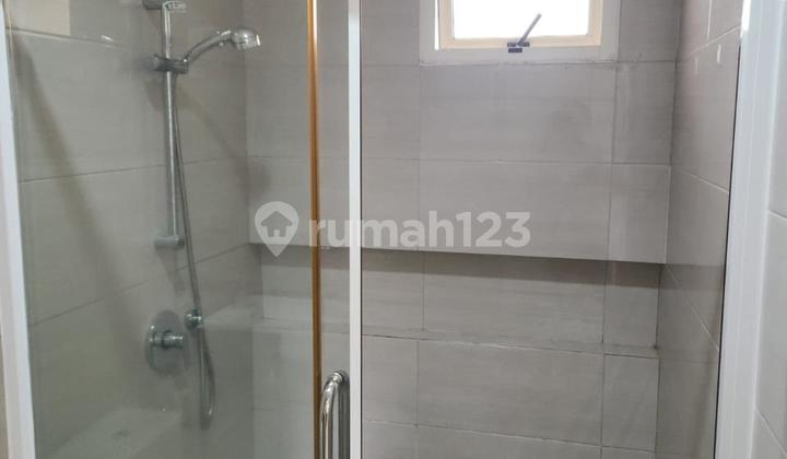 For Rent 2-Story House in Green Lake City European