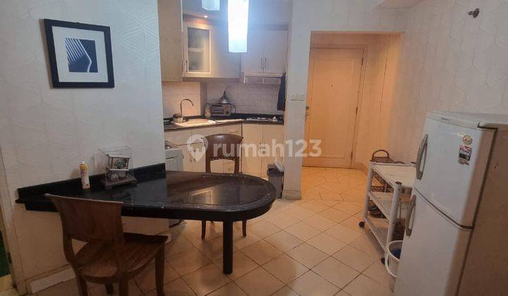 ruang makan disewa apart batavia karet tengsin