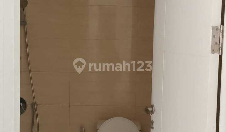 For Rent 2-Story House Latin America Greenlake City 2